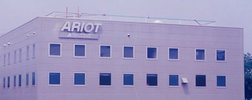 研究棟「ARIOT」建設